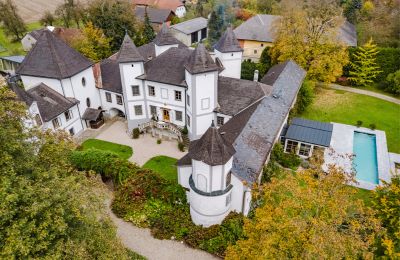 Schloss kaufen 4693 Desselbrunn, Oberösterreich, Die Südwestansicht samt Poolanlage