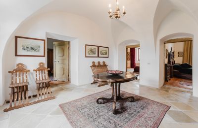 Schloss kaufen 4693 Desselbrunn, Oberösterreich, Der lichtdurchflutete Flur im zweiten Obergeschoss