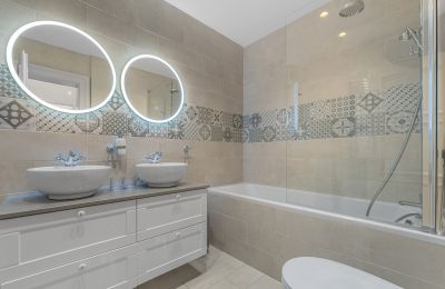 Schloss kaufen Trnová, okres Praha-západ, Badezimmer