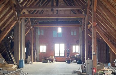 Schloss kaufen 84375 Kirchdorf am Inn, Hofmarkstraße 2, Bayern, ausbaubarer Dachboden (ca. 200m², ca. 7 m hoch) (über Versorgungsschacht voll erschlossen)