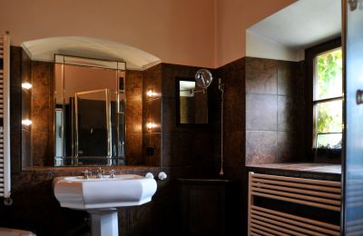 Schloss kaufen 84375 Kirchdorf am Inn, Hofmarkstraße 2, Bayern, 1. Stock: Badezimmer (ungarischer Marmor, FBH)