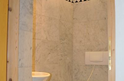 Schloss kaufen 84375 Kirchdorf am Inn, Hofmarkstraße 2, Bayern, 2. Stock: WC (Carrara-Marmor)