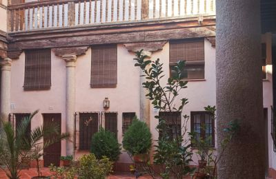 Lägenhet i historisk byggnad till salu Toledo, Amador de los Ríos 2, Castilla-La Mancha, Innergård