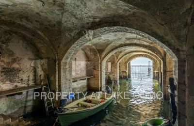 Lägenhet i historisk byggnad till salu Como, Lombardiet	, Båtbrygga