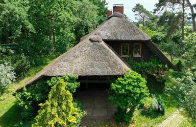 Historische Anwesen, Romantisches Landhaus mit Reetdach in Alleinlage am Oderhaff in Ostseenähe