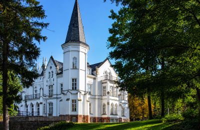 Historische Anwesen, Residenz Victoria - Neogotisches Palais im Südwesten von Polen (Niederschlesien)