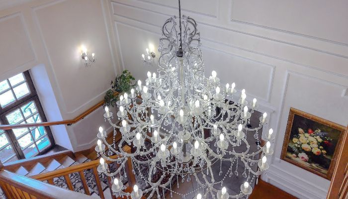 Herrenhaus mit Park, Teich und Hotelneubau im Zentrum Polens - Vier-Sterne-Standard