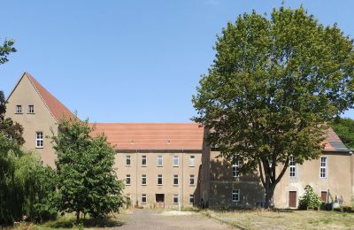 Historische Anwesen, Schloss Ehrenhain - ehemalige Wasserburg
