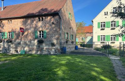 Historische Anwesen, Historischer Vierseitenhof im Dreiländereck Deutschland–Polen–Tschechien mit Ateliers, Werkstätten und Ausbaureserven