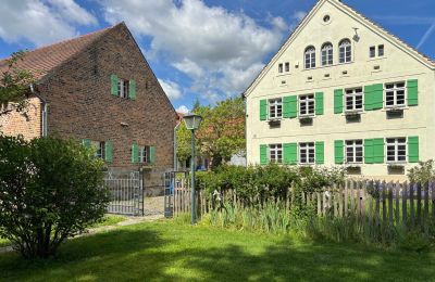 Historische Anwesen, Historischer Vierseitenhof im Dreiländereck Deutschland–Polen–Tschechien mit Ateliers, Werkstätten und Ausbaureserven