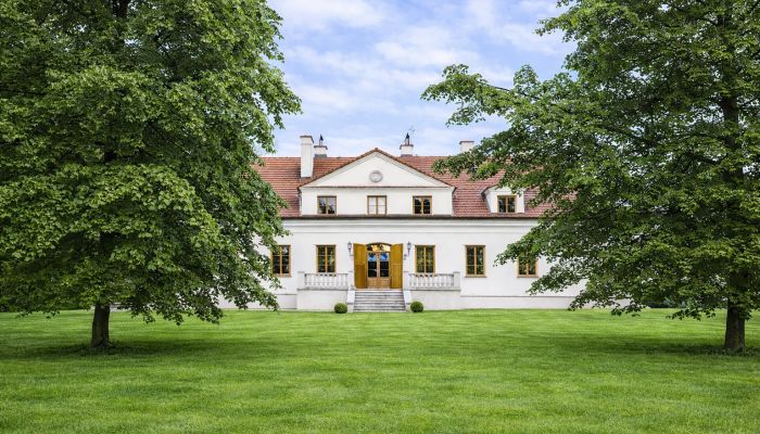 Herrenhaus aus dem 19. Jahrhundert in der Hauptstadtregion Warschau