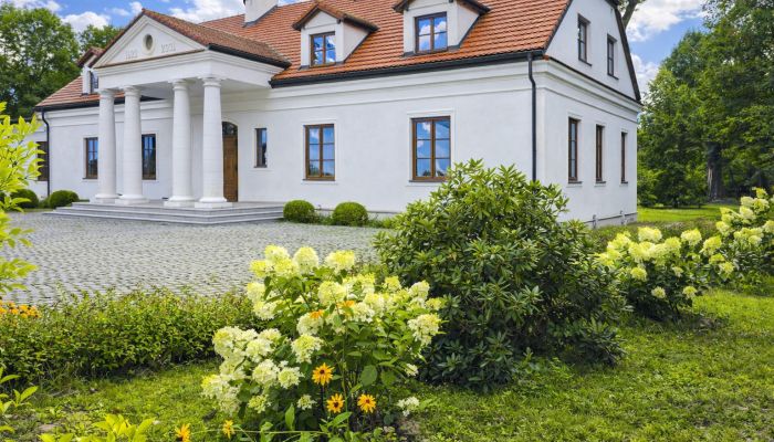 Herrenhaus aus dem 19. Jahrhundert in der Hauptstadtregion Warschau