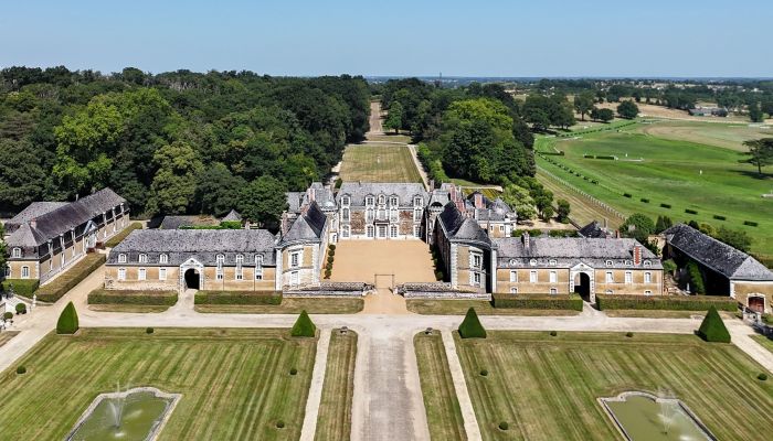 Château im Anjou mit privatem Rennplatz, Maine-et-Loire - 300 Hektar
