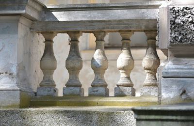 Historische Villa kaufen Koszalin, Marszałka Józefa Piłsudskiego 53, Westpommern, balustrada,taras,kamień