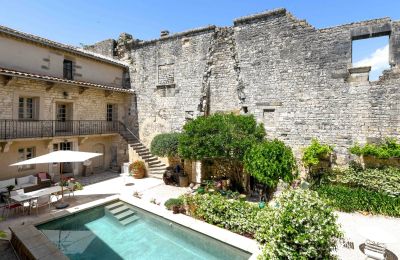 Historische Anwesen, Anwesen mit privatem Innenhof, Pool und mittelalterlichen Details bei Uzès