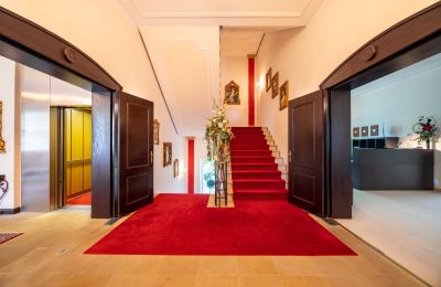 Schloss kaufen 32683 Barntrup, Nordrhein-Westfalen, Treppenaufgang - EG