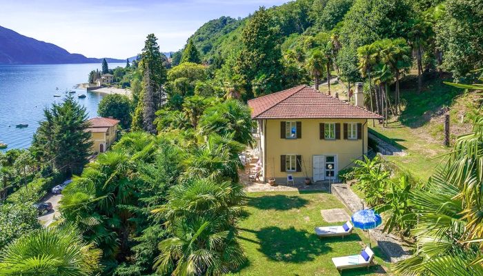 Villa mit Park und Privatstrand am Lago Maggiore