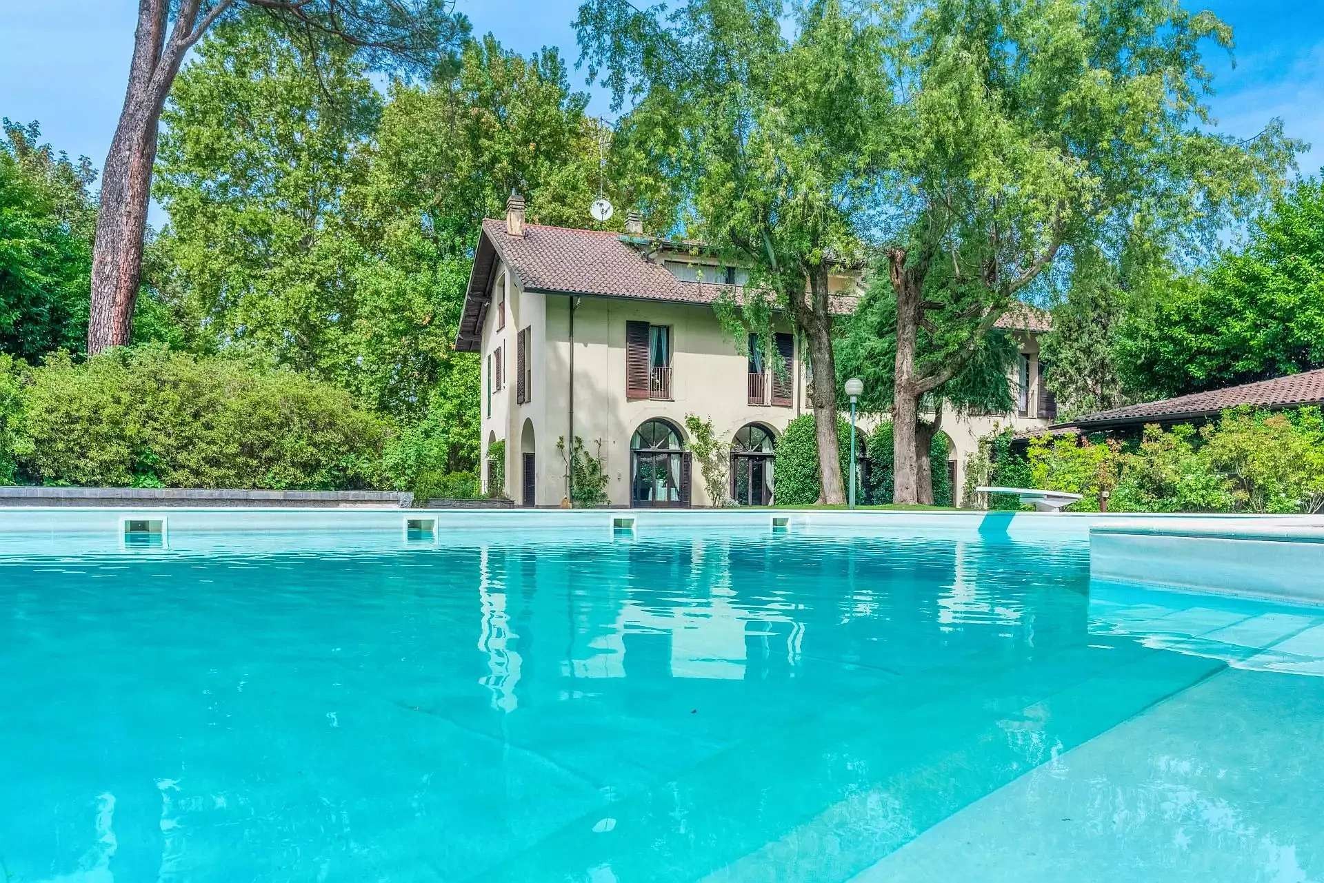 Fotos Villa in Castelletto Sopra Ticino mit Pool und Park