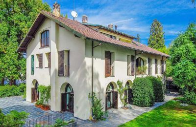 Historische Villa kaufen Castelletto Sopra Ticino, Piemont, Seitenansicht
