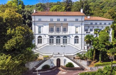 Historische Villa kaufen Belgirate, Piemont:  Vorderansicht