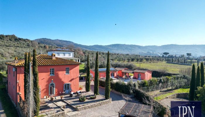 Restaurierte Villa mit Pool und Tesla-Speicher bei Cortona