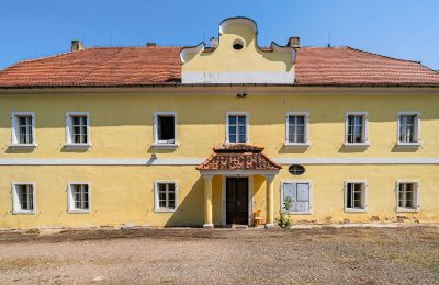 Schloss kaufen Žatec, okres Louny, Vorderansicht