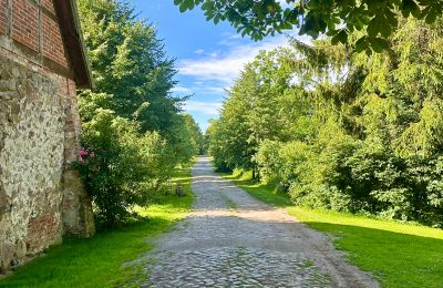 Burg kaufen 18513 Glewitz, Turow 19, Mecklenburg-Vorpommern, Traditionsreicher Schlossweg mit Historischem Pflaster