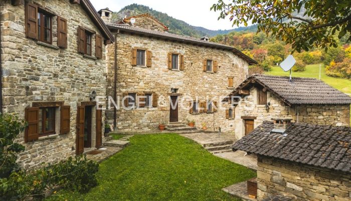 Landhaus mit zwei Wohneinheiten im Apennin bei Parma