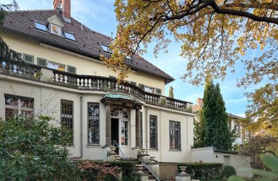 Historische Anwesen, Wunderbare Villenetage mit großem Garten und Einliegerwohnung im Souterrain