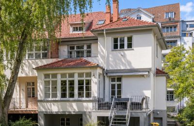 Historische Anwesen, Für ausgewählte Interessenten: Gründerzeit-Villenhälfte Westend in diskreter Vermarktung