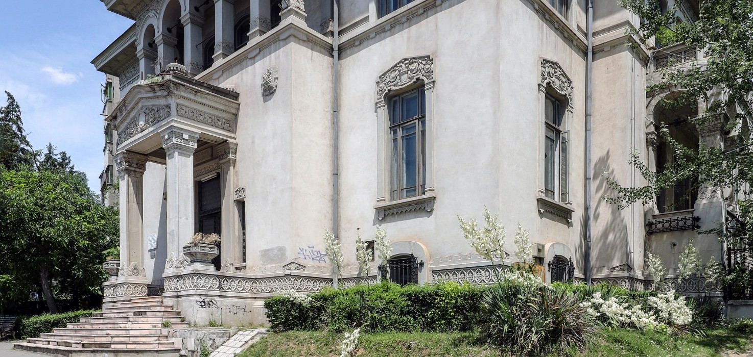 Historische Anwesen, Vor Gericht im eigenen Haus