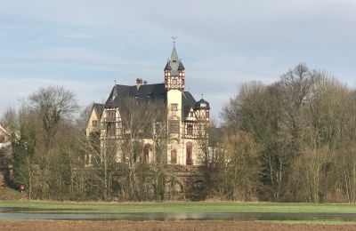 Historische Anwesen, 2,5 Zimmer Luxus-Apartment mit 2 Balkonen in historischem Schloss - Nähe Frankfurt am Main