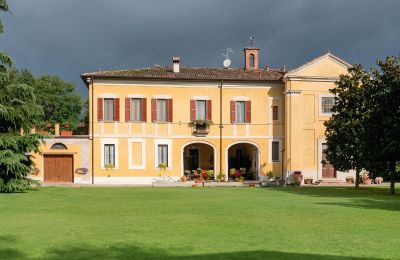 Historische Anwesen, Ehemaliges Kloster zwischen Mailand und Piacenza