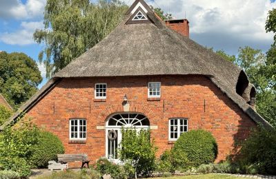 Historische Anwesen, Historischer Charme trifft Wohnkomfort – außergewöhnliches Bauernhaus unter Reet