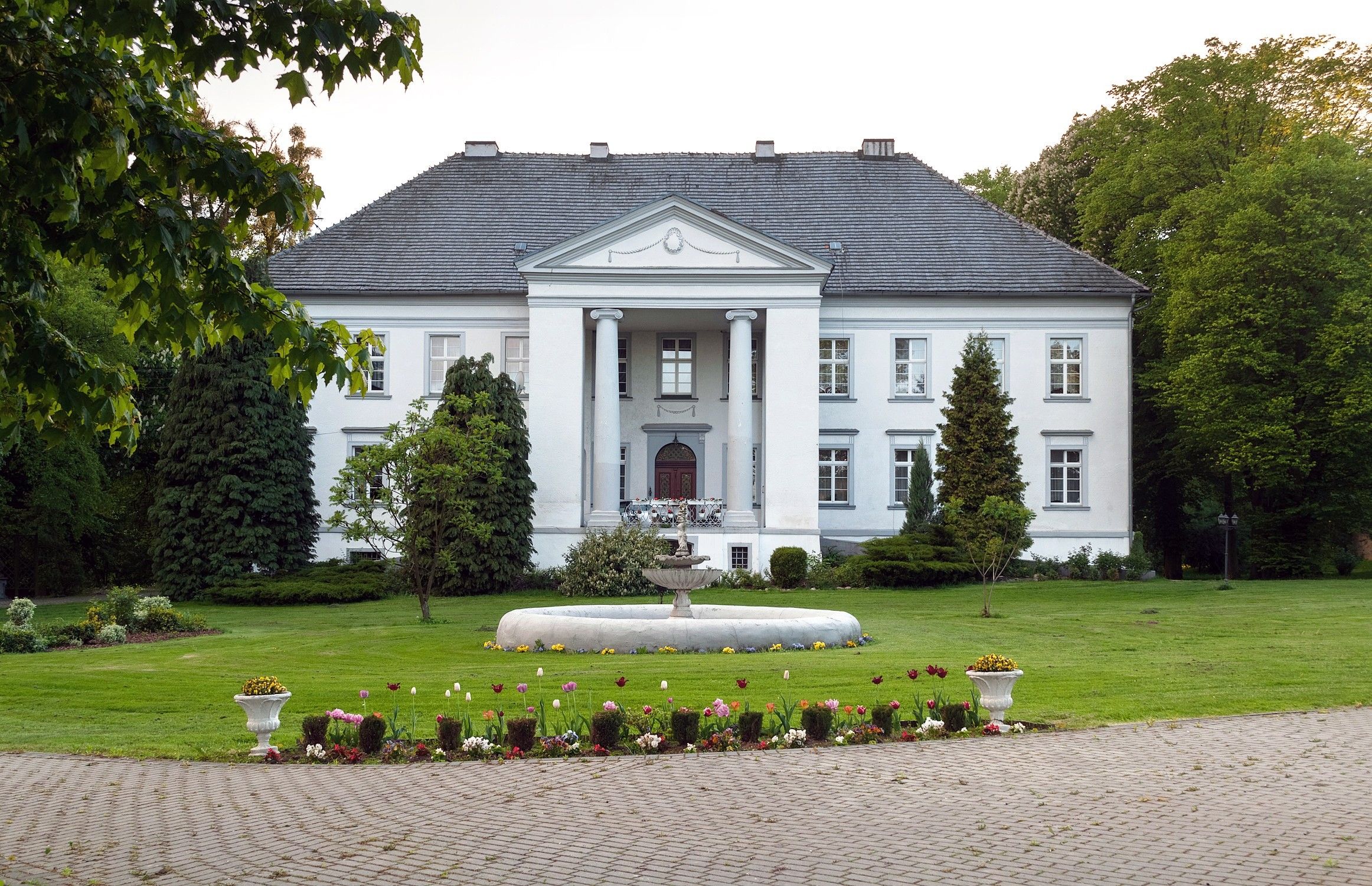 Fotos Klassizistisches Herrenhaus in der Region Oppeln