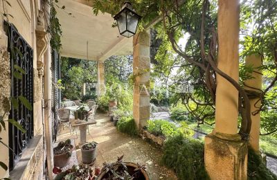 Charakterimmobilien, Apartment in historischer Villa mit spektakulärem Garten, Meer- und Panoramablick
