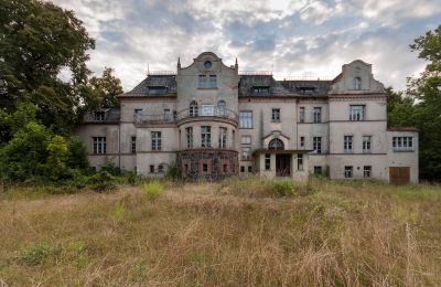 Schloss kaufen Bronów, Pałac w Bronowie, Niederschlesien:  Vorderansicht