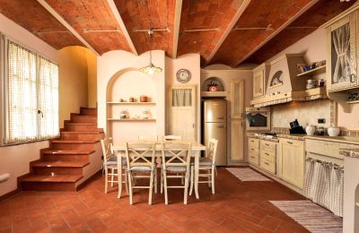 Landhaus kaufen Figline e Incisa Valdarno, Toskana:  RIF 2966 Küche mit Essbereich in ehem. Scheune