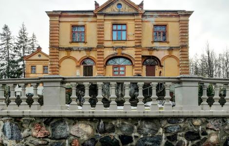  - Herrenhäuser in Lettland: Raiskums