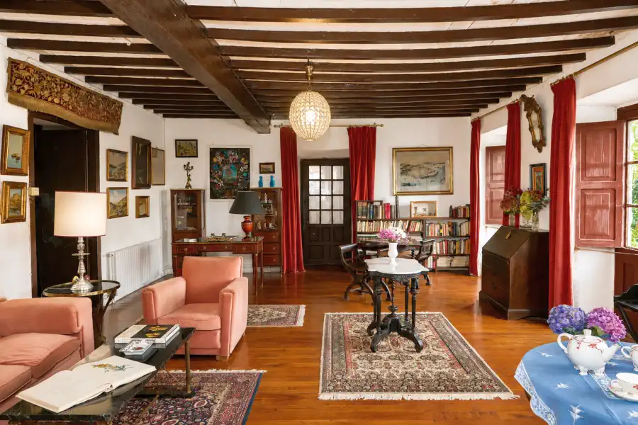 Herrenhaus in Galicien: Salon mit historischen Möbeln