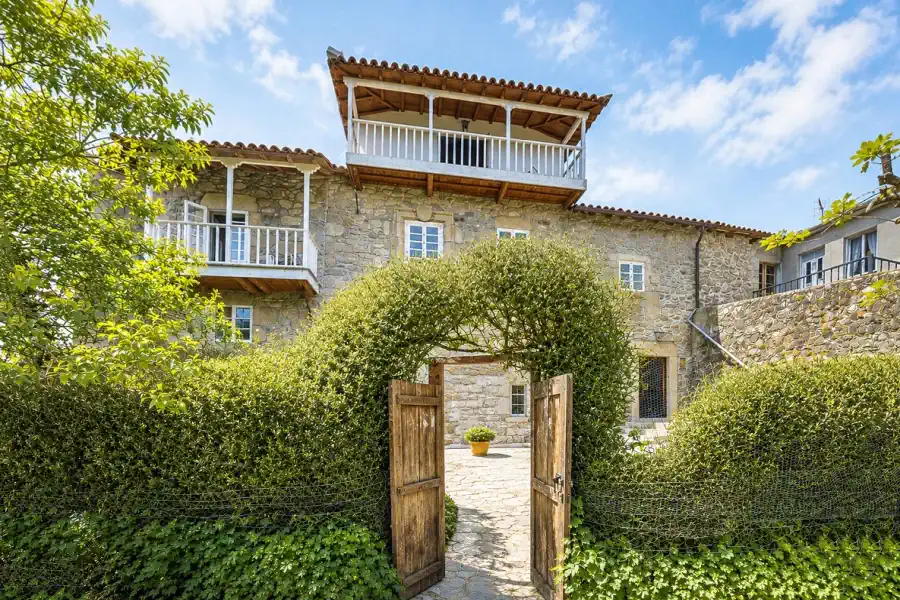Günstiges restauriertes Steinhaus in Galicien