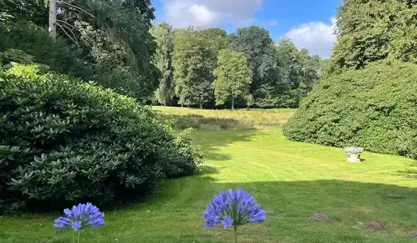 Gutshaus mit Garten und großem Park in Norddeutschland