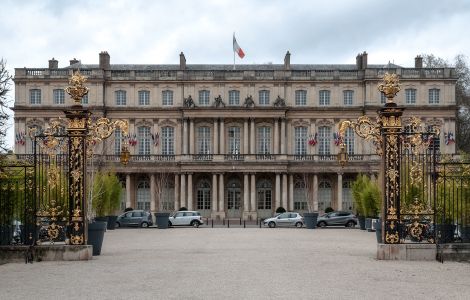 Nancy, Place Joseph Malval - Historische Architektur in Nancy: Regierungspalast