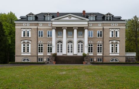 Tüschow, Schloßweg - Herrenhaus Tüschow, Ludwigslust-Parchim