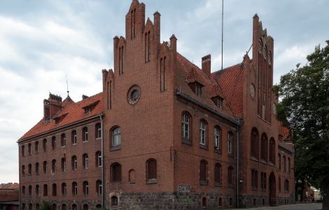  - Entwicklungsimmobilien: Historisches Schulgebäude in Pommern