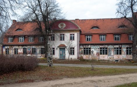 Gantikow, Am Anger - Gutshaus in Gantikow - ehemaliger Standort des Lügenmuseums