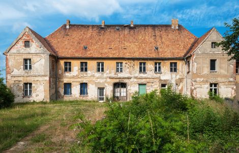  - Brandenburger Gutshäuser: Denkmalgeschütztes Gutshaus in Lug