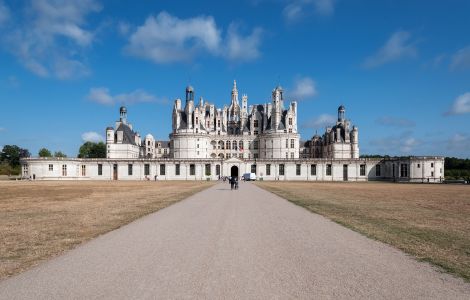  - Loire Schlösser: Schloss Chambord (Südfassade, Eingang)