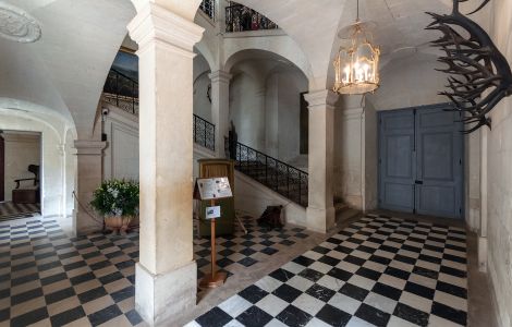  - Chateau d'Ussé: Blick in das von François Mansart entworfene Treppenhaus
