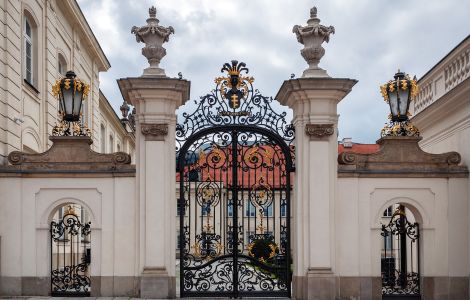 Warszawa, Krakowskie Przedmieście - Palast Potocki in Warschau - Eingangstor